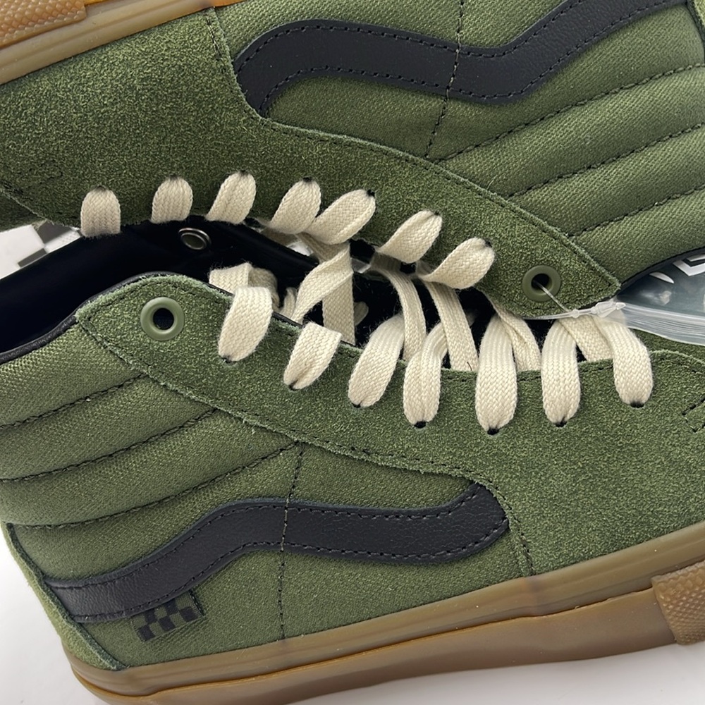 Vans WMNS Skate Sk8-Hi Green/Gum
VN0A5FCC17P
Sneakersers - Picture 15 of 16